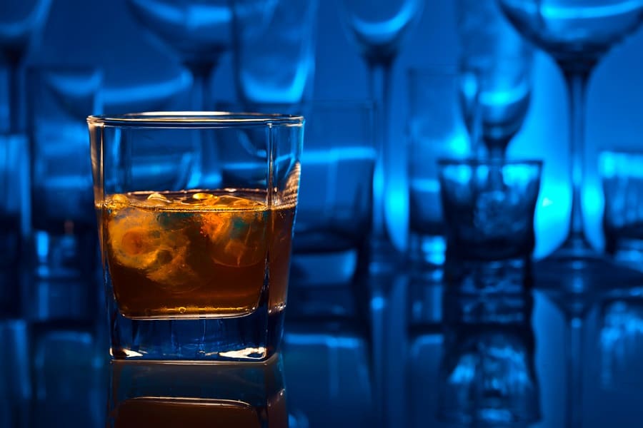 стакан с алкоголем крупным планом